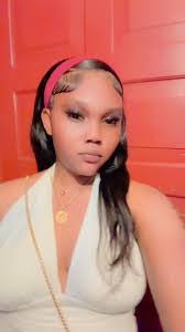 Crystal Dean's Instagram, Twitter & Facebook