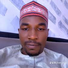 Karka dauka duk Wanda yake maka dariya masoyin kane.