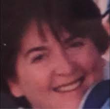 Can I wear gold wedges with black tie optional dress code?