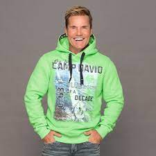 Bleached hair, dark sunglasses, gaudy hoodies. Camp David Soccx 10 Jahre Dieter Bohlen