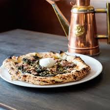 gefallt 213 mal 6 kommentare zuri isst zueri isst auf instagram pizza salsiccia e friarielli im napule der besten pizzeria weit essen pizzeria pizza