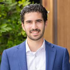 Join us in welcoming a new team member to Strategic Retail Advisors!  Matthew Spector is a coastal Orange County native with a passion for retail  real estate, bringing a sharp eye for