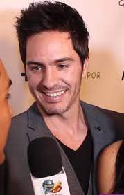 El peronismo es, si se quiere, un fascismo pasado por el filtro de la viveza criolla lo que, por supuesto, da un resultado confuso y polimórfico. Mauricio Ochmann Wikipedia