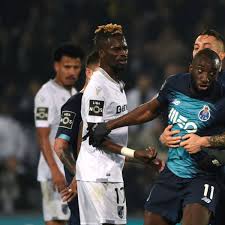 The new deal means more responsibility, sergio conceicao told a news conference. Rassismus Porto Star Moussa Marega Verlasst Platz Mitspieler Bedrangen Ihn