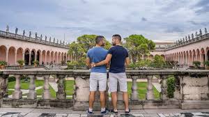 The scene is fleeting, and it's also pretty bad. Gay Sarasota Our Travel Guide To The Best Gay Bars Hotels And Beaches