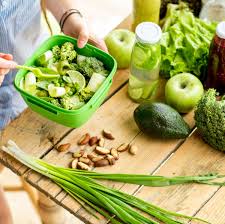 Elle engendre des vomissements et diarrhées qui perturbent notre capacité à nous alimenter. Gastro Enterite La Liste Des Aliments A Eviter Quand On Est Malade Femme Actuelle Le Mag