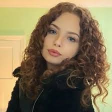 Eloise Barker's Instagram, Twitter & Facebook