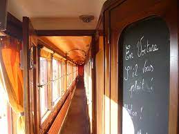Estaminet dans une ancienne gare au décor rétro. La Gare Des Annees Folles Station Bac Saint Maur Hotels Insolites Com