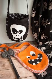 Check spelling or type a new query. Un Monstrueux Sac A Bonbons Phosphorescent Pour Halloween Les Tutos Couture De Dodynette