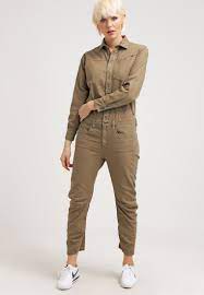 Par ici pour votre combinaison pantalon missguided, aka look que vous soyez plutôt du genre petite salopette des familles ou combinaison femme de soirée en mode chic, les combis missguided sont la bonne. Epingle Sur Zalando Top Promotion