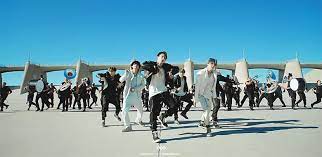 Do not repost anywhere like/reblog if you save can be found here enjoy!! Bts ë°©íƒ„ì†Œë…„ë‹¨ Map Of The Soul 7 Kinetic Manifesto Film Come Prima Manifesto Film Bts Bangtan Boy Jungkook