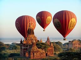 Le survol en montgolfière de la vallée des temples de bagan. Survoler Bagan En Montgolfiere 01 Bagan Birmanie Montgolfiere