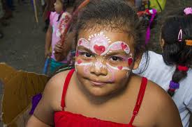 Parade of summercamp "Escuelita de Nosara" opens the "Fiestas"