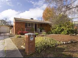 Why is this couple building a Georgian style house in the middle of  Canberra?