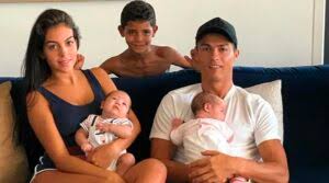 What is the connection with cristiano ronaldo? Promis Die Dienstleistungen Der Leihmutterschaft In Anspruch Genommen Haben