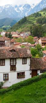 Los mejores apartamentos, hoteles, cabañas, hostales, albergues, campings y todo tipo de actividades en picos de europa. Potes Cantabria En 2020 Picos De Europa Losas Macizas Alojamiento Rural