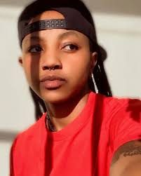 Bee (@b.e.e_king) • Instagram photos and videos