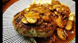 Take the steaks out of the fridge, and allow to come to room temperature. Salisbury Steak Mit Pilzsauce Video Rezepte