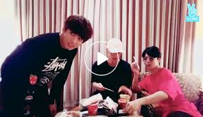 Weon, ya me ví el vlive como 1000 veces y aún no lo superó xd. V Live Bts Live In Osaka ë§ë¤ê¼¬ Eat Jin