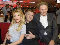 On avait déjà fait un petit tour des meilleurs tweets de bigard, mais là on va s'attaquer à encore plus lourd : Jean Marie Bigard Et Sa Femme Lola Marois Michel Drucker Enregistrement De L Emission Vivement Dimanche Consacree A Jean Marie Bigard Au Studio Gabriel A Pa Purepeople