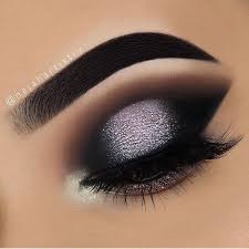 Black And Silver Smokey Eye Makeup Dramatic Modern Smokey Eye Black Dark Eye Shadow With Silver Glitter Flakes Live This Super Dramatic Eye Mak Eye Makeup Dramatic Eye Makeup Smokey Eye Makeup