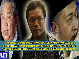 Naib presiden umno yang digantung keahlian datuk seri mohd shafie apdal hari ini umum keluar umno. Shafie Apdal Akan Ikut Jejak Mukhriz Dan Muhyiddin Keluar Umno Utaranews
