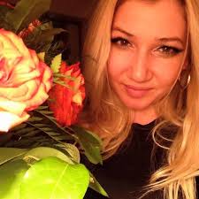 What causes tomato plants to have curled leaves?