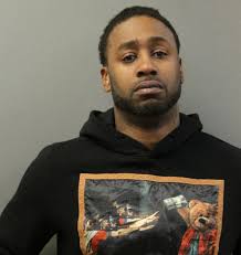 Acusan a un hombre en Chicago, Illinois, de matar a tiros a su novia  embarazada y a su bebé en el vecindario Portage Park.