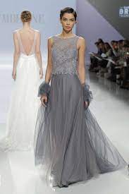 Abito da cerimonia grigio perla in pizzo. Vestiti Da Sposa Colorati 2017 Fotogallery Donnaclick Abiti Da Sposa Grigio Abiti Da Sposa Floreali Abito Da Sposa Grigio