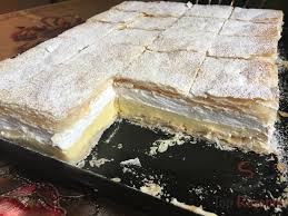 Cremekuchen Mit Blatterteig Vanillecreme Und Schlagsahne Top Rezepte De Rezept Cremekuchen Kuchen Und Torten Rezepte Kuchen Rezepte Einfach
