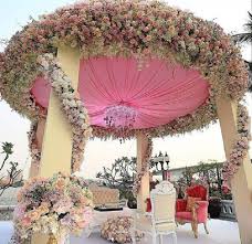 Dstexports are manufacture and exports of all types of wedding flower decoration multicolour artificial flower bandanwars golden. The Most Gorgeous Outdoor Wedding Mandap Decoration Ideas We Came Across Real Wedding Stories Wedding Blog