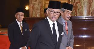 Muhammad v, who became one of malaysia's youngest monarchs when. Malaysia Sultan Of Pahang Elected New King After Earlier Monarch Abdicated Three Weeks Ago