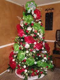 Red And Green Christmas Tree Decomesh Christmas Tree Inspiration Christmas Tree Decorations Ribbon Green Christmas Decorations