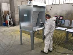 I pannelli che formano la cabina vengono connessi tra loro con bulloni creando una struttura autoportante. Mfp Mini Cabina Di Verniciatura A Secco Con Piano Di Appoggio Gamma Impianti