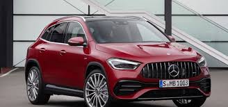 Le Nouveau Mercedes Gla Face A Son Predecesseur L Automobile Magazine