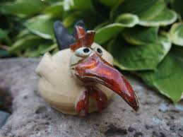 Gartenfiguren Lustiger Keramik Vogel Gartenkeramik Hahn Ein Designerstuck Von Ingrids Ideenwerkstatt Bei Dawanda Keramik Vogel