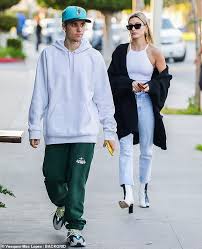 Die ersten monate als mann und frau seien aber ziemlich schwer gewesen Justin Bieber Geniesst Eine Pre Birthday Dinner Mit Seiner Frau Hailey Bieber Aktuelle Boulevard Nachrichten Und Fotogalerien Zu Stars Sternchen