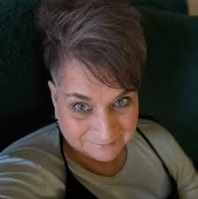 Meryl Streep and Martin Short's On-Set Romance in 'Only Murders in the  Building'