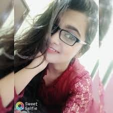 Elisha Ray's Instagram, Twitter & Facebook