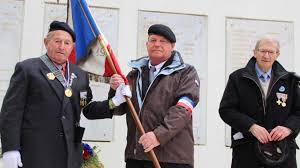 82 tubize, belgique membre donateur: Le Drapeau Des Anciens Combattants 39 45 Change De Mains