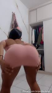 Adah calcinha socada no rabão de vadia gostosa sem limites!