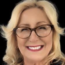 Stephanie Coolidge's Instagram, Twitter & Facebook