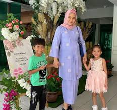 Fasha sandha, kuala lumpur, malaysia. Minyak Tu Dah Hitam Netizen Oh Kopak