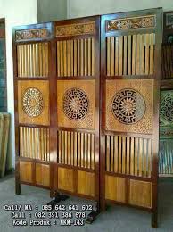 Seperti pada produk penyekat ruangan minimalis kayu jati ini, sekat ruang tamu jati ini merupakan sebuah partisi yang bisa anda gunakan sebagai untuk ukuran yang cukup sesuai dengan standar ruangan rumah sebagai solusi cerdas anda sebagai pembatas ruang tamu yaitu panjangnya 165 cm. 39 Konsep Sekat Ruangan Kayu Jati