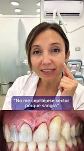 👉🏼 Es un error muy común: vemos sangre, nos asustamos y dejamos de  limpiar esa zona para “no lastimarnos más”. Pero la realidad es al revés.,  Tus encías no sangran porque el cepillo sea enemigo, sino ...