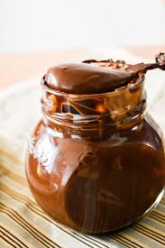 Sauce Chocolat Noire Ou Au Lait Amandise Recette Sauce Chocolat Sauce Au Chocolat Chocolat Noir
