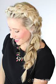 You can do it in so many ways that you can have a different style for a month without having to repeat that style. The Elsa Braid Day 6 Twist Me Pretty