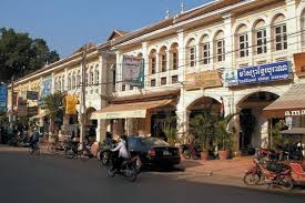 Di danau buatan srah srang terdapat sebuah kuil yang mengapung di atasnya. Tempat Belanja Paling Hit Di Siem Reap