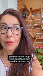 Em muitas mulheres, o TDAH não aparece como agitação evidente. Ele surge  como cansaço extremo, sobrecarga mental, autocrítica intensa e a sensação  constante de estar falhando. Durante anos, essas mulheres se esforçam