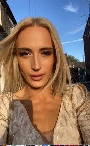 Roxanne Sanderson's Instagram, Twitter & Facebook